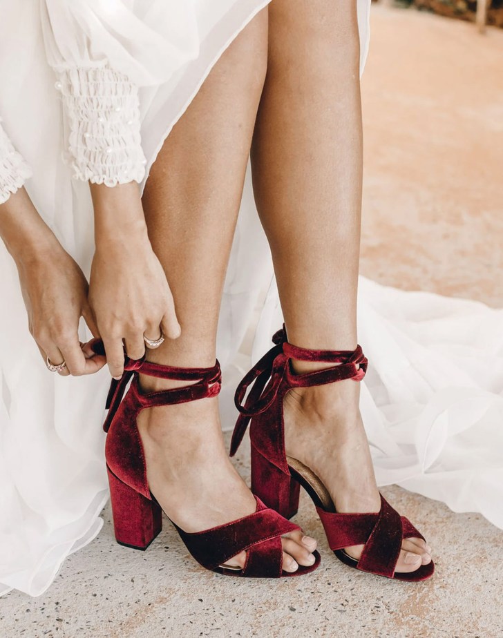 best Christmas wedding ideas on a budget velvet red heels