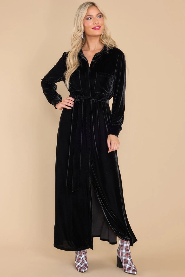 black velvet dress best cute Christmas outfits for holiday party