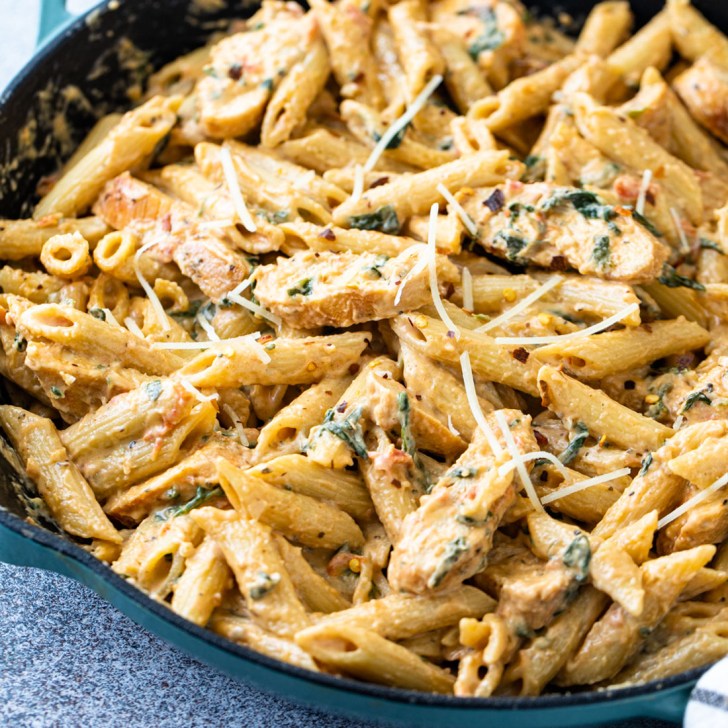creamy garlic chicken parmesan pasta easy comfort food fall dinner ideas and recipes