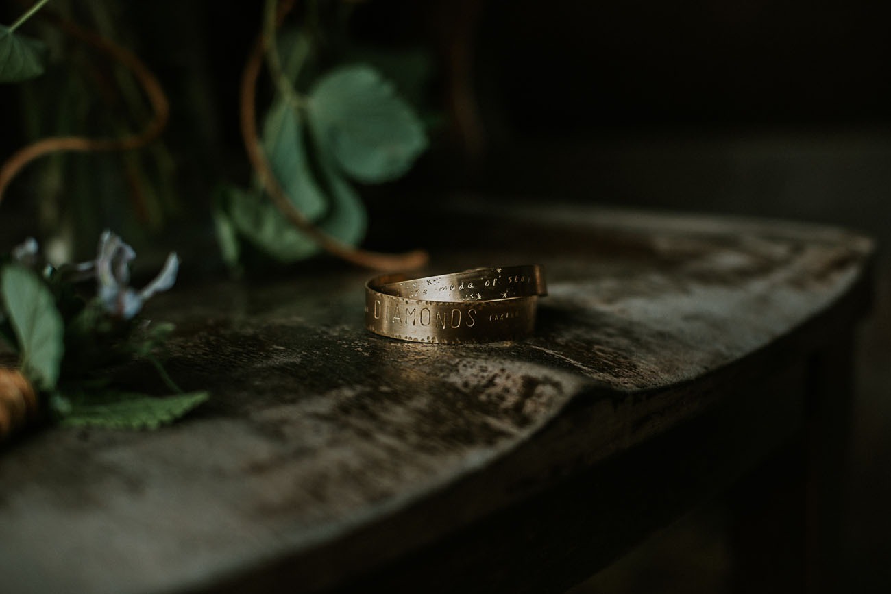 engraved gold mens wedding bands