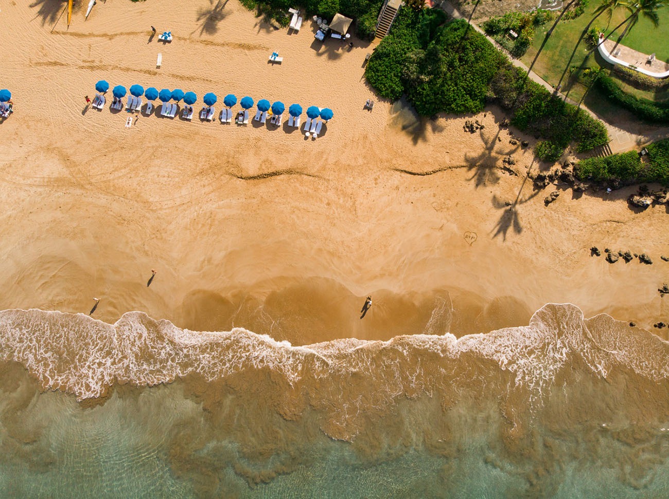 aerial photo of the beaches in Maui for US honeymoons