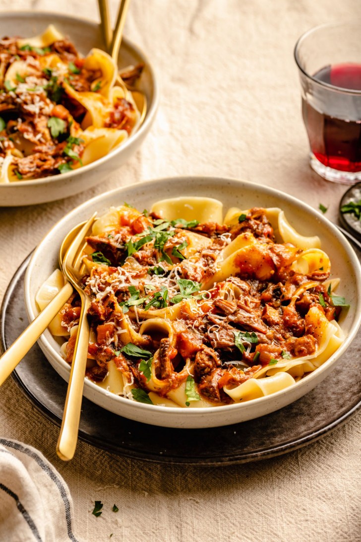 slow cooker short rib ragu pasta comfort food Sunday fall dinner ideas and recipes