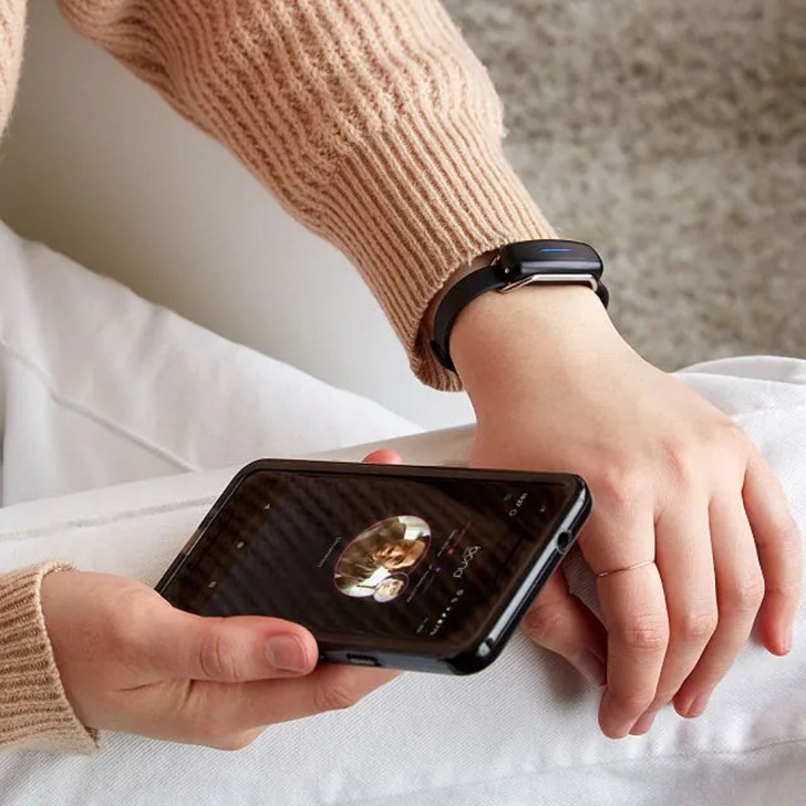 tech touch bracelet set best long distance relationship gifts