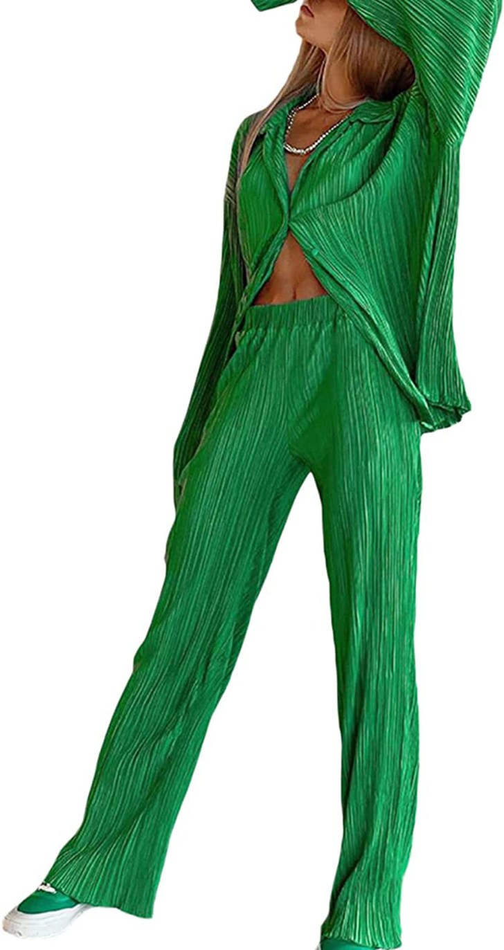Y2K oversized green lounge set best cute Christmas outfits for holiday party